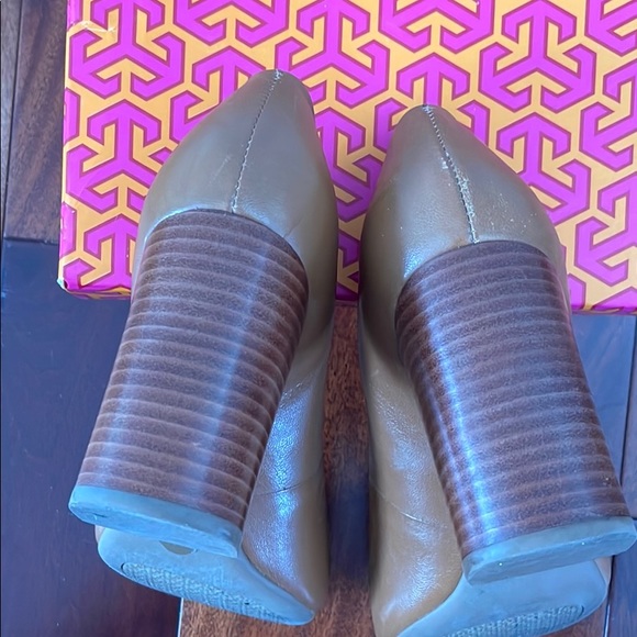 Tory Burch Tan Heels- EUC - Picture 5 of 6